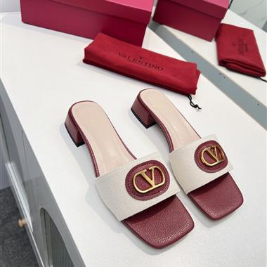 Valentino    2025新款女生休閒時尚鞋子