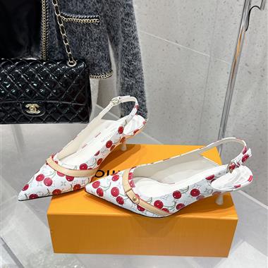 Louis Vuitton   2025新款女生休閒時尚鞋子