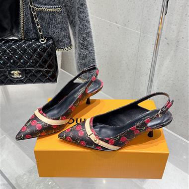 Louis Vuitton   2025新款女生休閒時尚鞋子