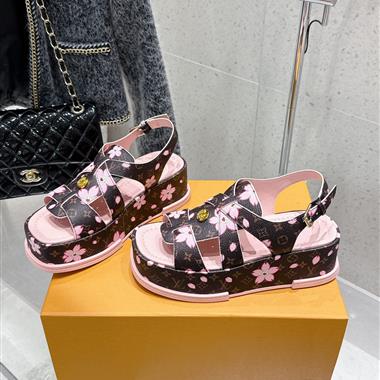 Louis Vuitton   2025新款女生休閒時尚鞋子