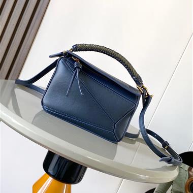 LOEWE  2025新款女生時尚包包 尺寸：18*12.5*8CM