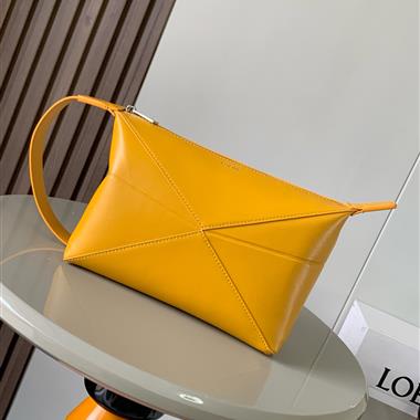 LOEWE  2025新款女生時尚包包 尺寸：22.7*12*15.5CM