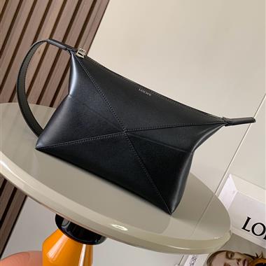 LOEWE  2025新款女生時尚包包 尺寸：22.7*12*15.5CM
