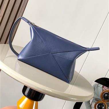 LOEWE  2025新款女生時尚包包 尺寸：22.7*12*15.5CM