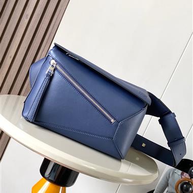 LOEWE  2025新款女生時尚包包 尺寸：24*16*10.5CM