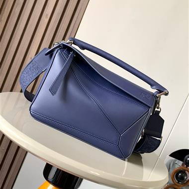 LOEWE  2025新款女生時尚包包 尺寸：24*16*10CM