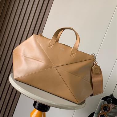 LOEWE  2025新款女生時尚包包 尺寸：59*25.5*25CM