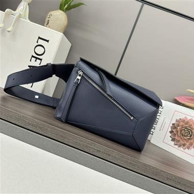 LOEWE  2025新款女生時尚包包 尺寸：24*10.5*16CM