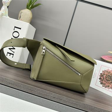 LOEWE  2025新款女生時尚包包 尺寸：24*10.5*16CM