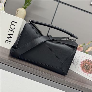 LOEWE  2025新款女生時尚包包 尺寸：32.5*14.5*23.5CM