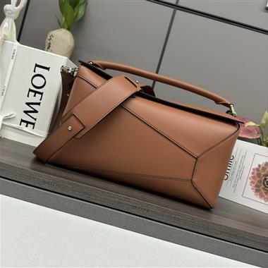 LOEWE  2025新款女生時尚包包 尺寸：36.5*19*23CM
