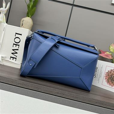 LOEWE  2025新款女生時尚包包 尺寸：33*14.7*21.5CM