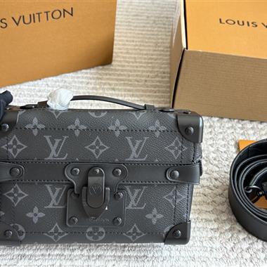 LOUIS VUITTON    2025新款男生時尚包包   尺寸：19*15*7CM