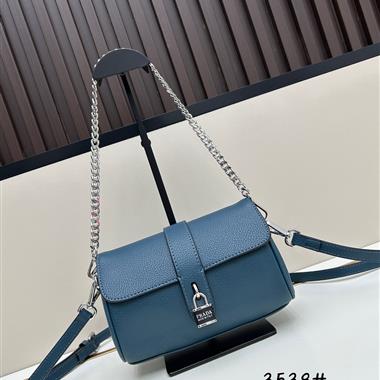 PRADA  2025新款女生時尚包包   尺寸：22*10.5*11.5CM