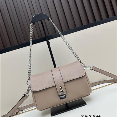 PRADA  2025新款女生時尚包包   尺寸：22*10.5*11.5CM