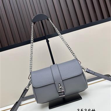 PRADA  2025新款女生時尚包包   尺寸：22*10.5*11.5CM