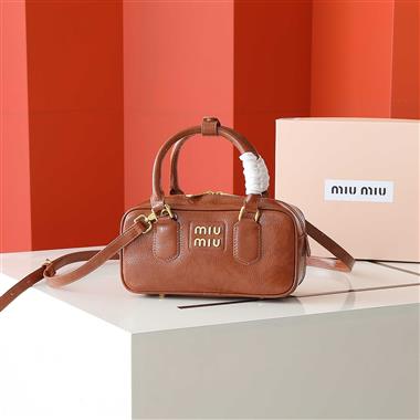 MIUMIU   2025新款女生時尚包包   尺寸：23*12*8CM