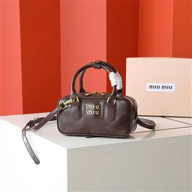 MIUMIU   2025新款女生時尚包包   尺寸：23*12*8CM