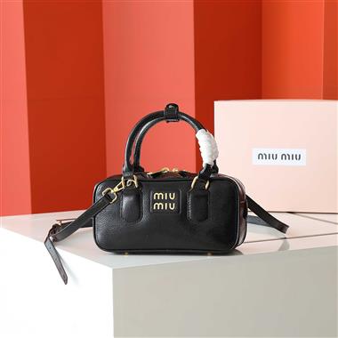 MIUMIU   2025新款女生時尚包包   尺寸：23*12*8CM