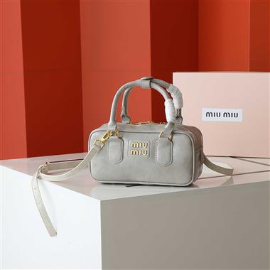 MIUMIU   2025新款女生時尚包包   尺寸：23*12*8CM