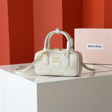 MIUMIU   2025新款女生時尚包包   尺寸：23*12*8CM