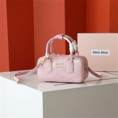 MIUMIU   2025新款女生時尚包包   尺寸：23*12*8CM