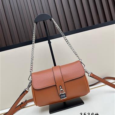 PRADA  2025新款女生時尚包包   尺寸：22*10.5*11.5CM