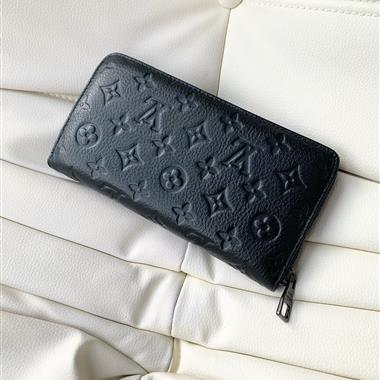LOUIS VUITTON   2025新款男生時尚包包   尺寸：19-10.5-2CM