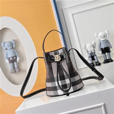 BURBERRY  2025新款女生時尚包包   尺寸：15*20CM