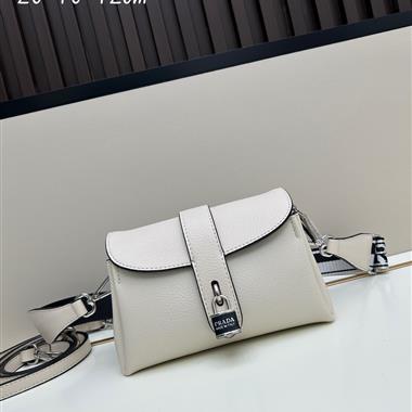 PRADA  2025新款女生時尚包包   尺寸：22*10*12CM