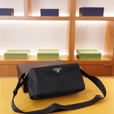 PRADA  2025新款男生時尚包包   尺寸：26*14*10CM