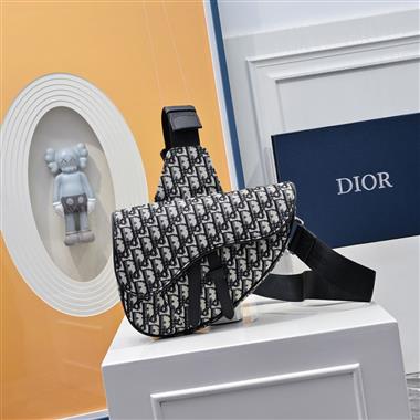 DIOR  2025新款男生時尚包包   尺寸：20*28.6*5CM