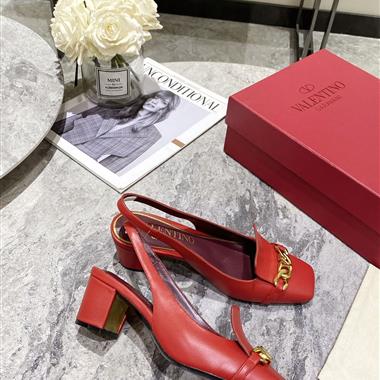 Valentino    2025新款女生休閒時尚鞋子
