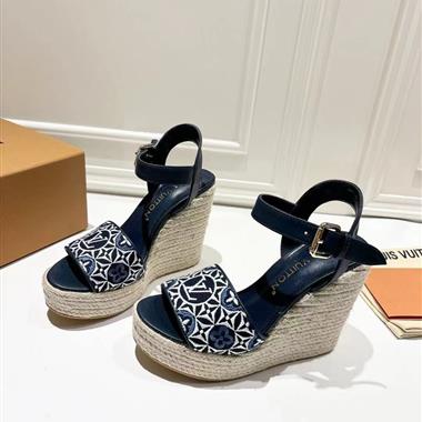 Louis Vuitton   2025新款女生休閒時尚鞋子