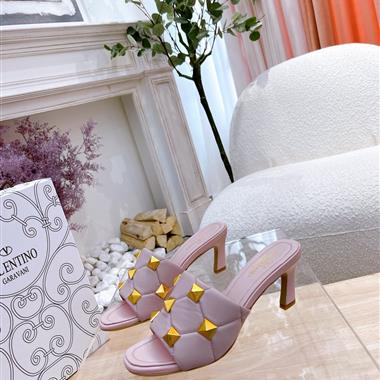 Valentino    2025新款女生休閒時尚鞋子