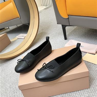 MIUMIU   2025新款女生休閒時尚鞋子