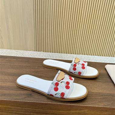 Louis Vuitton   2025新款女生休閒時尚鞋子