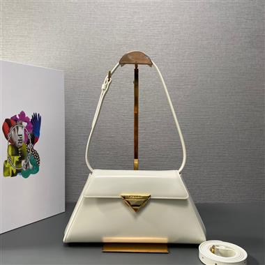 PRADA   2025新款女生時尚包包 尺寸：28.5*14*7CM