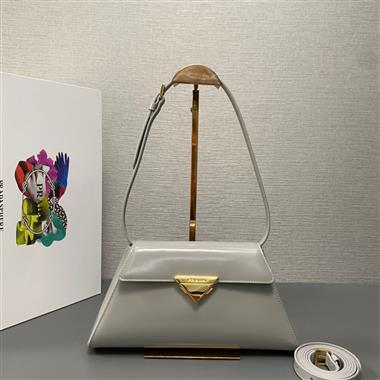 PRADA   2025新款女生時尚包包 尺寸：28.5*14*7CM