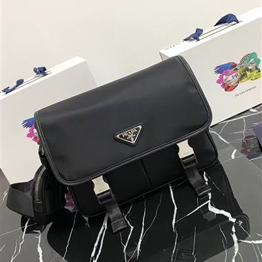 PRADA   2025新款男生時尚包包 尺寸：26*20*10CM