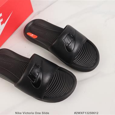 Nike Victoria One Slide 夏季露趾運動拖鞋
