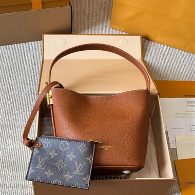 LOUIS VUITTON    2025新款時女生時尚包包   尺寸：19*18*12CM