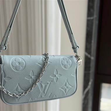 LOUIS VUITTON    2025新款時女生時尚包包   尺寸：22*12CM