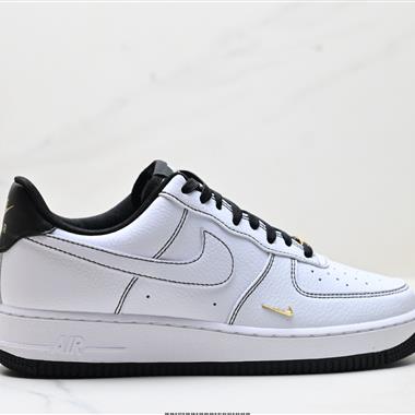 NIKE AIR FORCE 1‘07