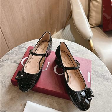GUCCI   2025新款女生休閒時尚鞋子