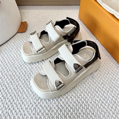 Louis Vuitton   2025新款女生休閒時尚鞋子