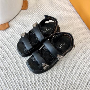 Louis Vuitton   2025新款女生休閒時尚鞋子