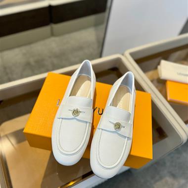 Louis Vuitton   2025新款女生休閒時尚鞋子