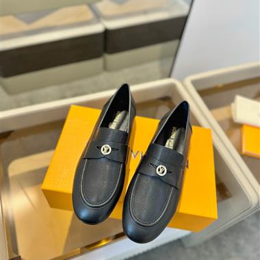 Louis Vuitton   2025新款女生休閒時尚鞋子