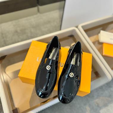 Louis Vuitton   2025新款女生休閒時尚鞋子